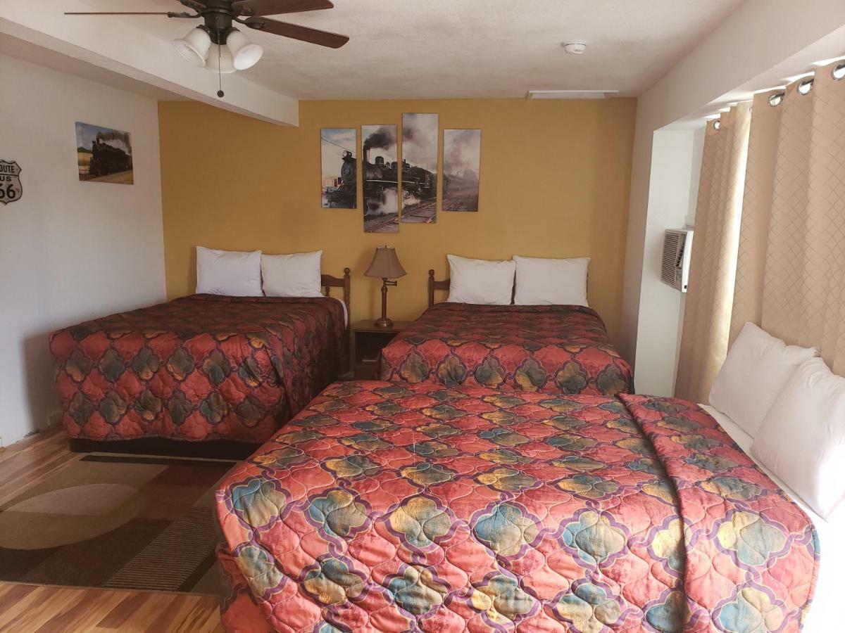 Deluxe Inn Seligman Esterno foto